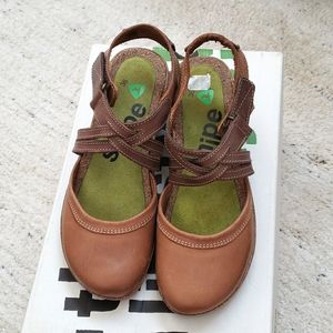 NWT Brown wedge sandals